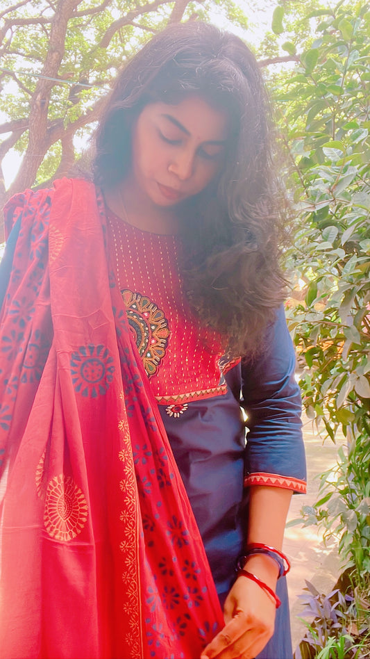 Blue and Red Gamthi Cotton Suit Set